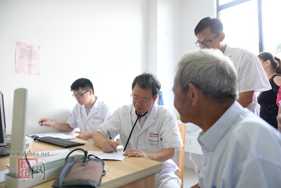 黄耀生:在生命绿洲续写辉煌 - 憨鼠网