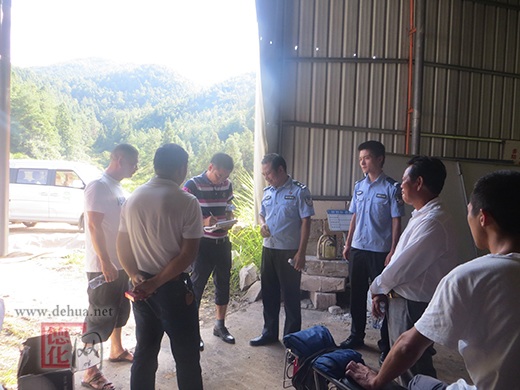 赤水派出所联合政府部门开展安全生产检查工作 - 憨鼠网