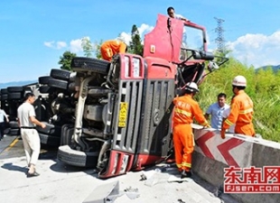 水泥罐车与摩托车相撞 一死一伤 - 憨鼠网