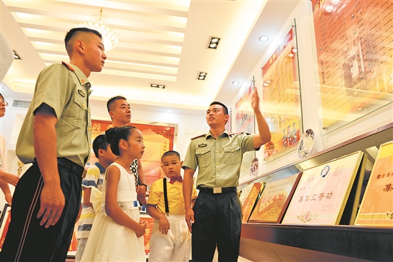 警民联欢“共叙鱼水情” - 憨鼠网