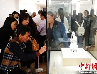 10件“海归”何朝宗款瓷雕作品首次在福建德化集体展出 - 憨鼠网