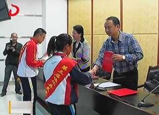 表彰道德典型 推动道德建设[视] - 憨鼠网