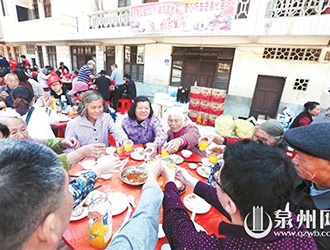 众筹“敬老宴” 浓浓敬老情 - 憨鼠网