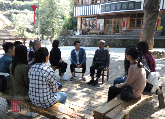 慰问老红军 聆听革命史 - 憨鼠网