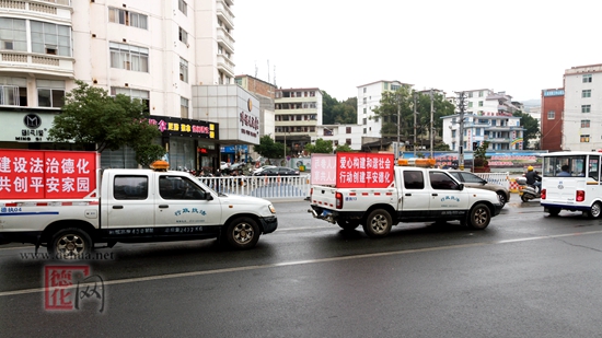 县行政执法局突出“三个快”开展平安建设宣传活动 - 憨鼠网