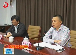 县领导徐明侃到三班中国茶具城宣讲党的十九大精神[视] - 憨鼠网