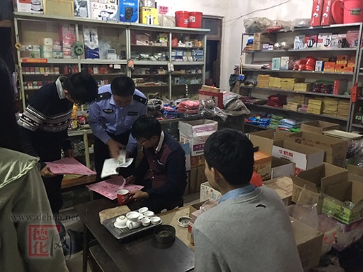 大铭派出所协同乡综治办开展入户综治宣传活动 - 憨鼠网