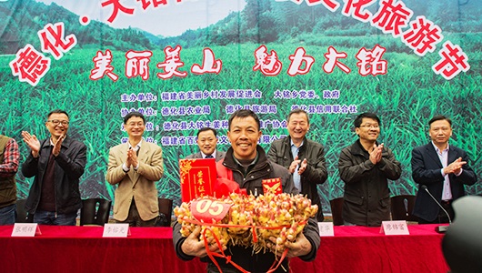 大铭乡：“生姜王”重达27.55斤！ - 憨鼠网