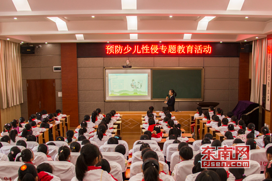 第四个国家宪法日 德化县检察院送法进校园 - 憨鼠网