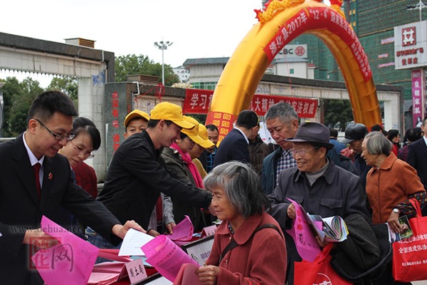 德化法院“宪法日”联合多部门开展普法宣传 - 憨鼠网