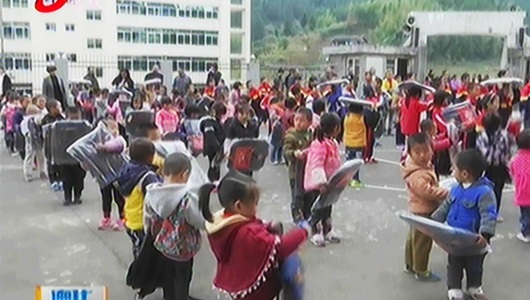 “2017·大手牵小手，助学公益行”走进德化公益助学 - 憨鼠网