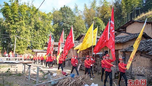 300多人重走德化瓷帮古道 感悟海丝文化 - 憨鼠网