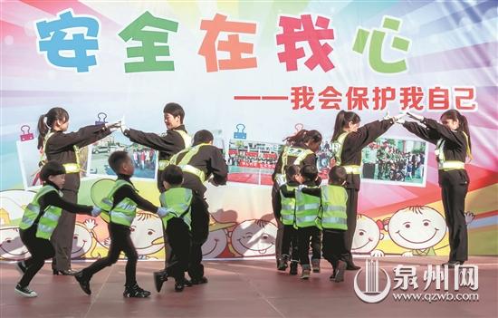 交警进幼儿园普及交通常识 - 憨鼠网