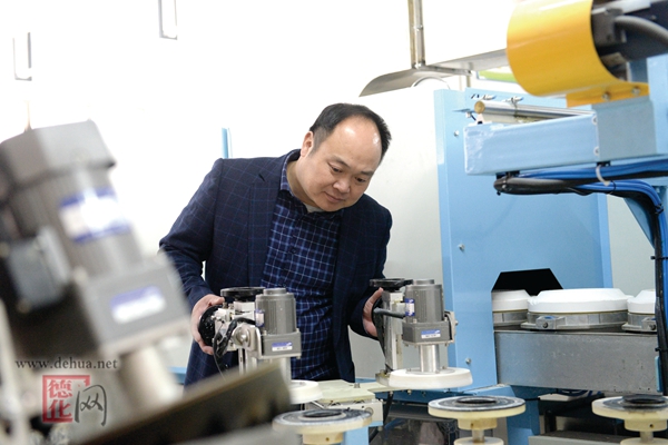 曾俩相：脚踏实地奋发有为 - 憨鼠网