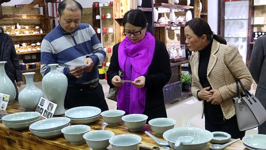 福建省妇联副主席陆菁到德化调研 - 憨鼠网