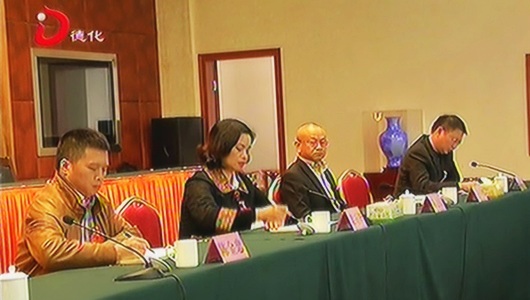 县人大代表继续分组讨论工作报告 - 憨鼠网