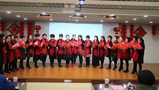 县妇联举办“八闽巾帼心向党·万村千居唱起来”文艺晚会 - 憨鼠网