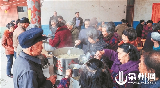 德化英山村:“敬老午餐”天天有 留守老人乐开怀 - 憨鼠网