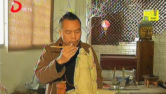 林荣献：用匠心和情怀坚守传统瓷雕 - 憨鼠网
