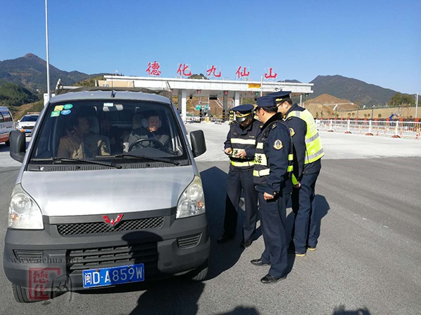 县交通行政执法大队与高速交通执法机构开展联勤联动执法统一行动 - 憨鼠网