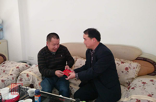 县方志办走访精准扶贫困难户 - 憨鼠网