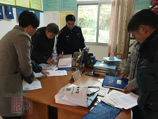大铭派出所配合乡政府到各村开展综治检查工作 - 憨鼠网