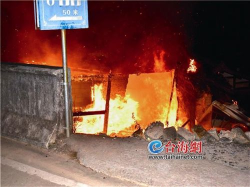 德化浔中镇石鼓村一民房无故起火 一名老人被困 - 憨鼠网
