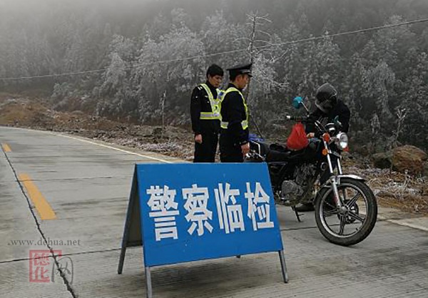 杨梅派出所持续开展恶劣天气的交通巡查工作 - 憨鼠网