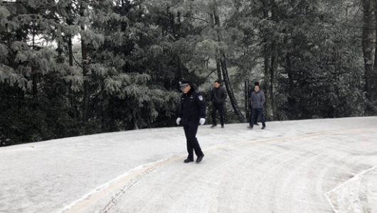 气象部门发布霜冻黄色预警 山区道路结冰谨慎行驶 - 憨鼠网