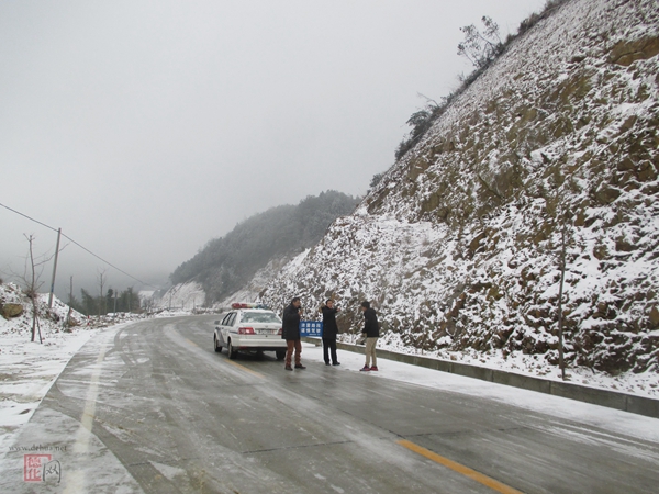 加强辖区冰雪路面巡查，排查道路隐患 - 憨鼠网