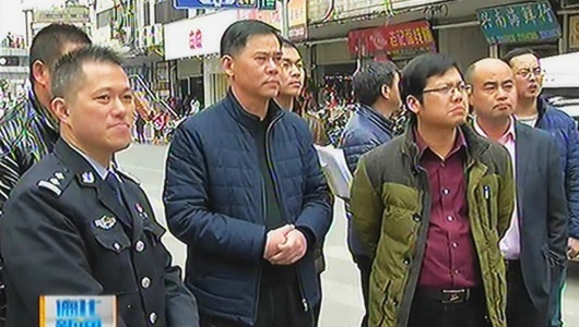 县领导检查南门社区背街小巷综合整治工作 - 憨鼠网