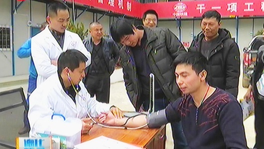 送药送健康 温暖兴泉铁路建设者的心 - 憨鼠网