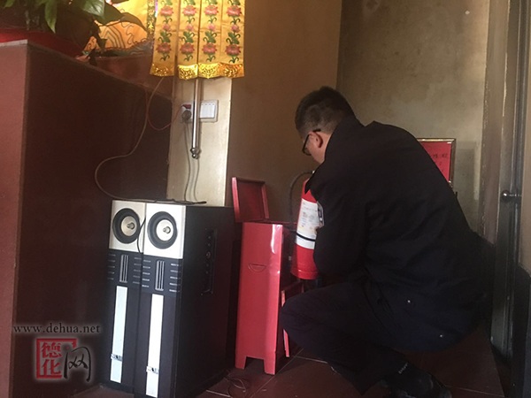 大铭派出所到仙峰寺开展安全检查 - 憨鼠网