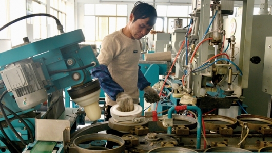 新技术变革老工艺 陶瓷企业智能制造“三级跳” - 憨鼠网