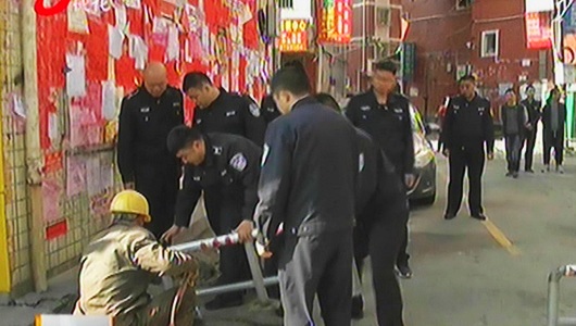 联合执法集中整治 净化社区周边环境 - 憨鼠网