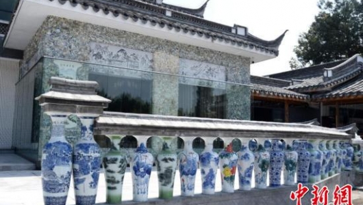 福建德化：10万多件古瓷片“拼”成精美瓷房 - 憨鼠网