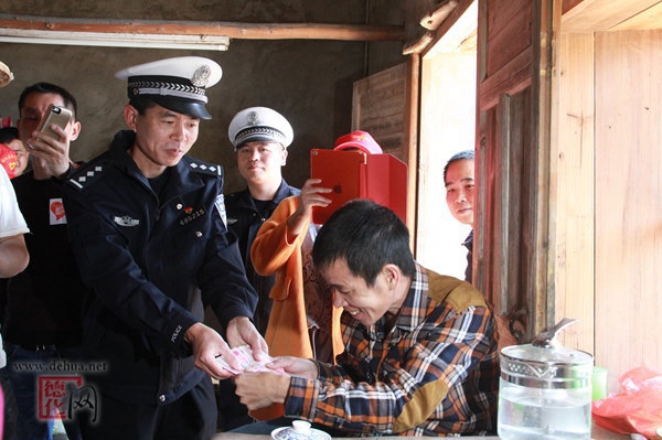 爱心慰问走进到龙门滩镇大溪村 - 憨鼠网
