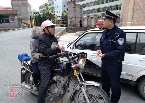 老人迷路走失 警民帮寻亲人 - 憨鼠网