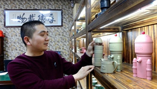 许进桂：创新设计是陶瓷的生命 - 憨鼠网