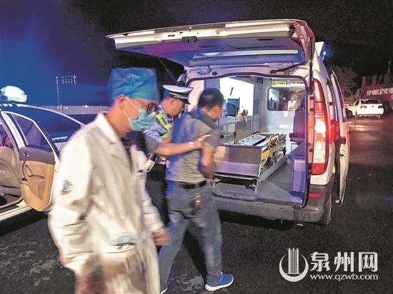 厦沙高速上，货车司机突发急病无法开车，交警及时送医 - 憨鼠网