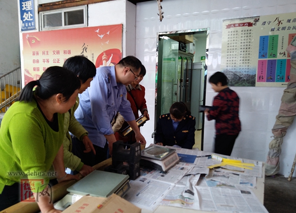 县市场监管局到农贸市场进行电子称计量检定 - 憨鼠网