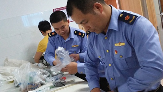 县市场监督管理局开展药品监督抽检 - 憨鼠网