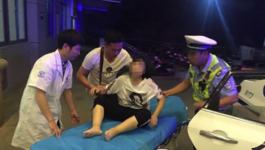 女子沙厦高速上一日两次病发 民警驰援送医 - 憨鼠网