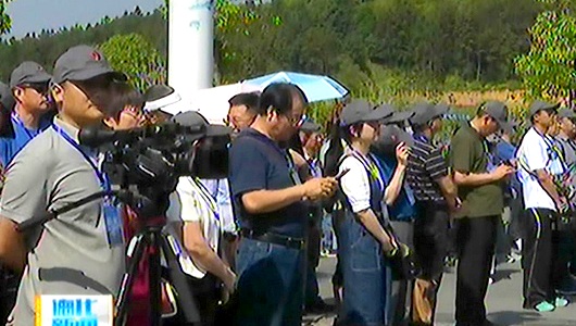 全国百家电视台大型集中采访、联合播出暨“不忘初心 书画瓷都”大型书画艺术作品展活动开幕 - 憨鼠网