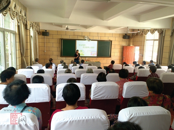 县市场监管局举办“安全用药关注老年人健康”知识讲座 - 憨鼠网