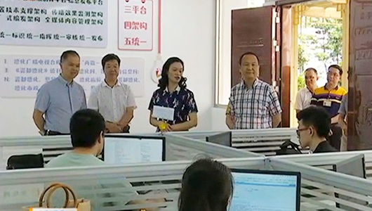 县委书记梁玉华调研融媒体融合工作 - 憨鼠网