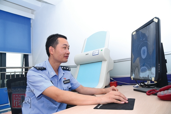 郭双财：着真见微 镌刻公正 - 憨鼠网