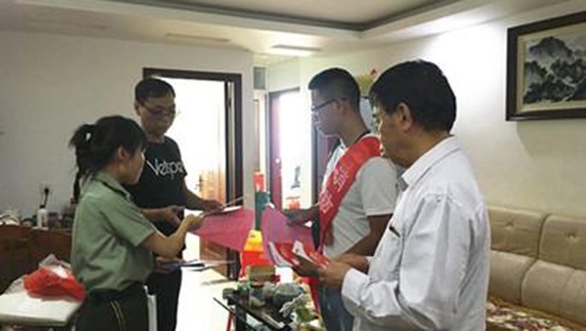 消防志愿者入户开展出租屋防火宣传 - 憨鼠网