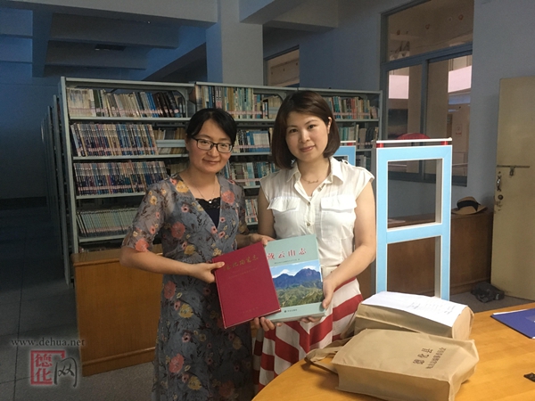县方志办开展“方志文化”进图书馆、进校园活动 - 憨鼠网