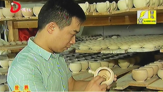 陈其炎：从传统雕塑到自动茶具的华丽转身 - 憨鼠网
